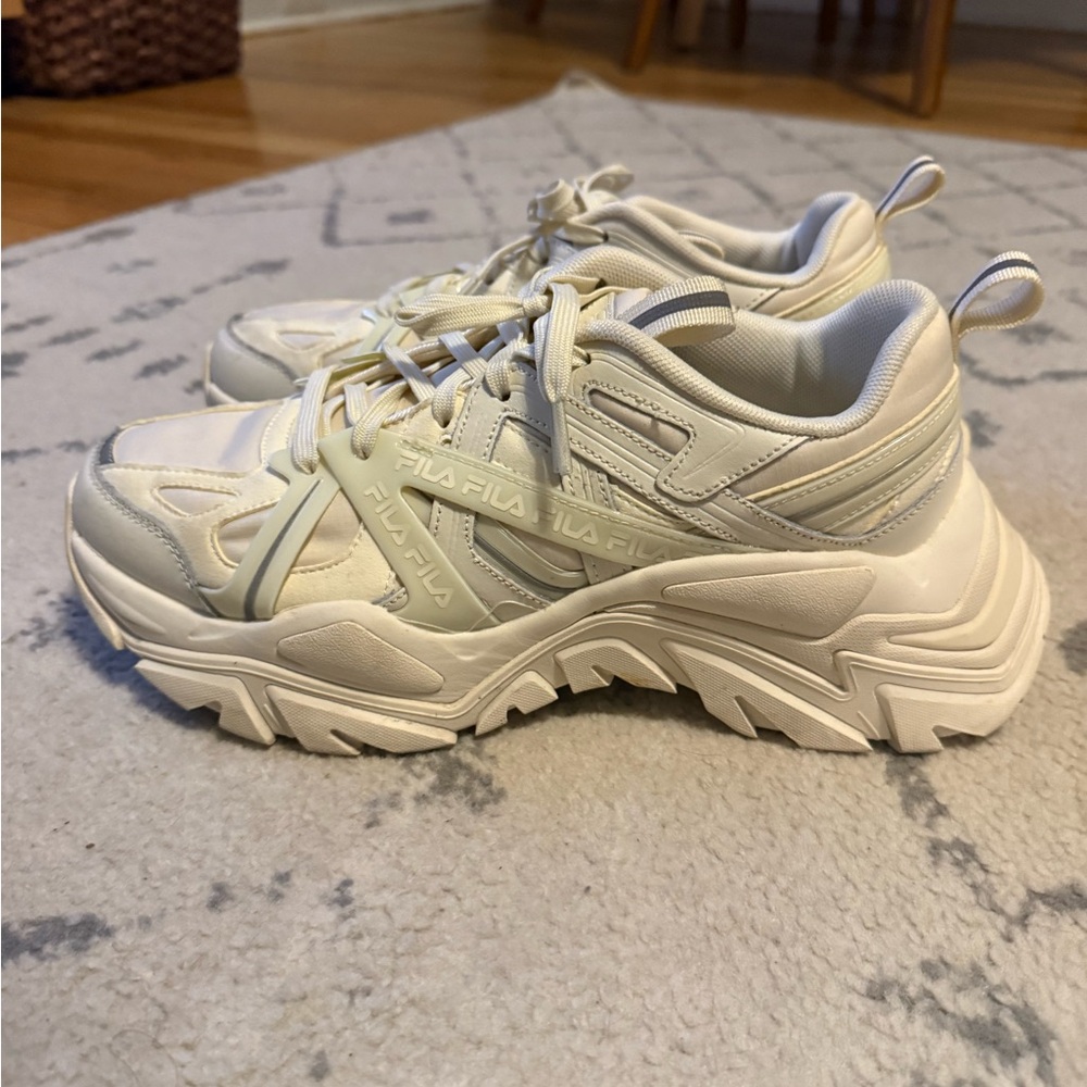 Fila electrove 2 tennis shoes, size 9.5